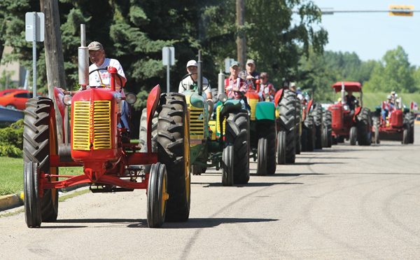 tractor-parade-600x371