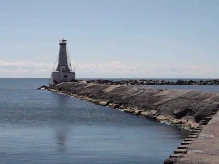 COBOURG EAST PIER800X600