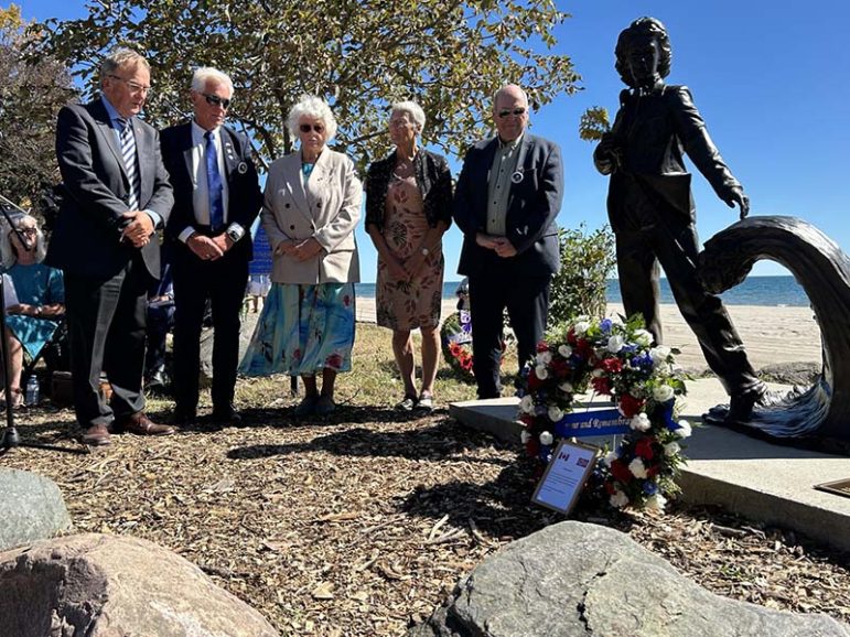 The daughters of Fern Blodgett Sunde and representatives from Norway lay a wreath in honour of Blodgett Sunde. Photo by Dan Jones, CFWN, LJI