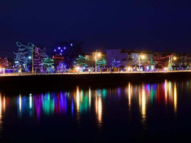 Christmas lights Campbellford riverside